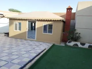 تصميم حديث لبيوت الشعر في المملكة العربية السعودية